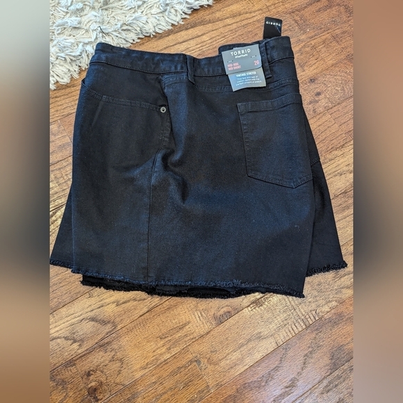 Torrid denim Short, black mid rise plus size 26 - Picture 7 of 12